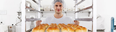 Collaborateur avec des petits pains Collaborateur avec des petits pains